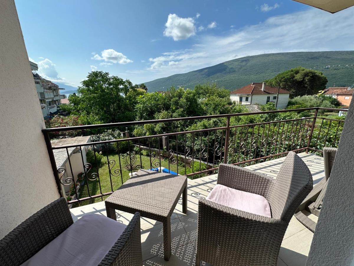 Villa Alla Bed And Breakfast Herceg Novi Exterior foto